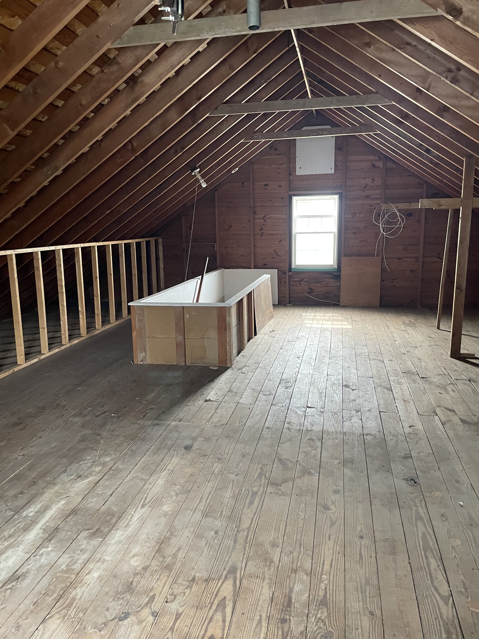 attic - 1023 W Ridge Rd