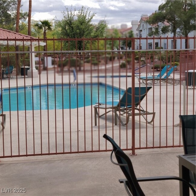 Building Photo - 636 Yacht Harbor Dr