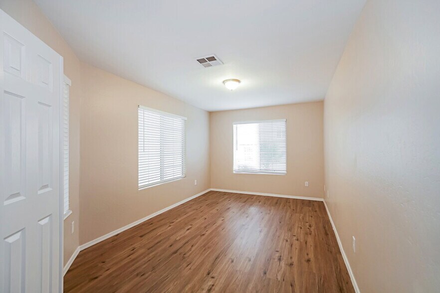 Building Photo - 1434 E South Fork Dr