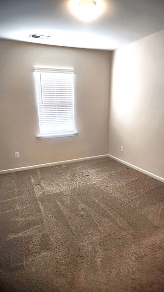 Building Photo - Room in Townhome on Grays Ml Rd