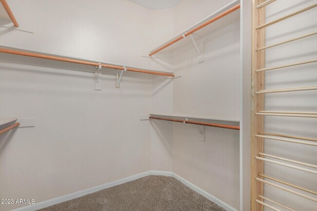 Building Photo - 9560 E Rockwood Dr
