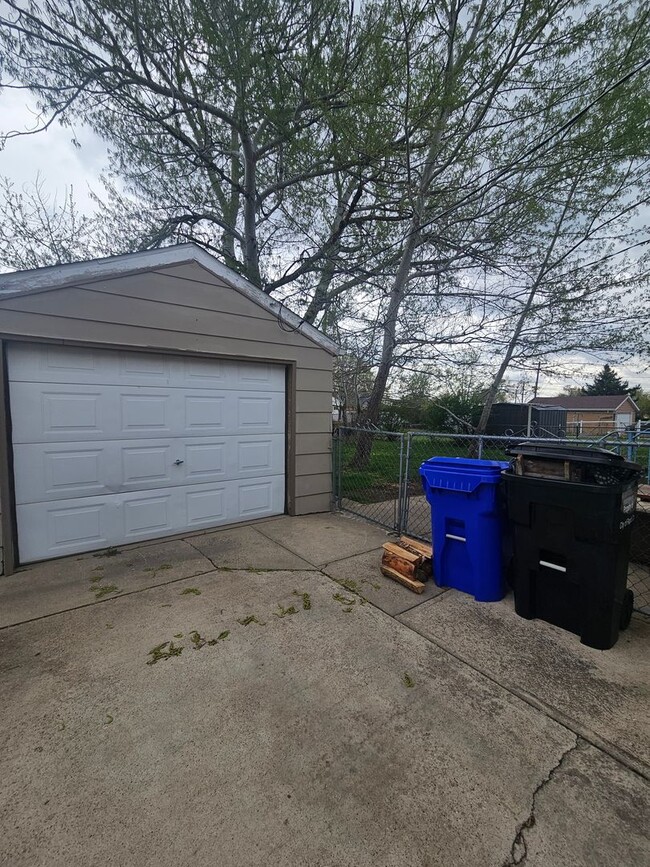 Building Photo - 4 BED | 2 BATH | SINGLE-FAMILY HOME | NORT...