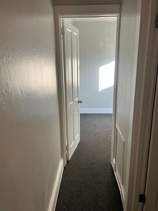 Building Photo - Lancaster City Large 4 bedroom