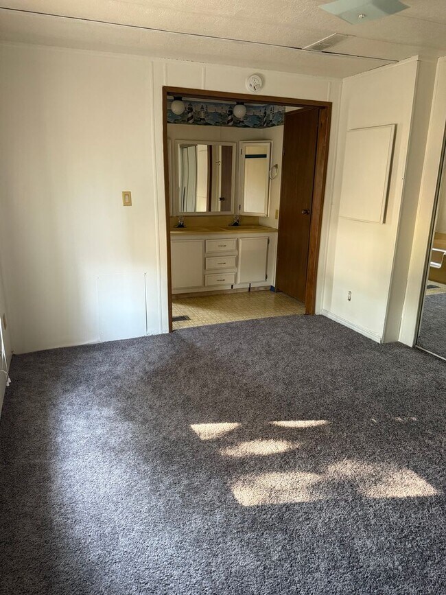 Building Photo - 662 Shippensburg Rd