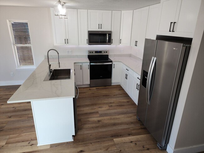 Building Photo - Beach Cottage