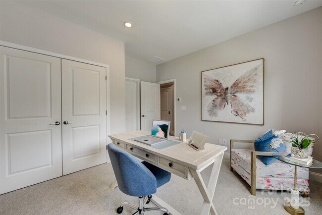 Building Photo - 411 Jetton St