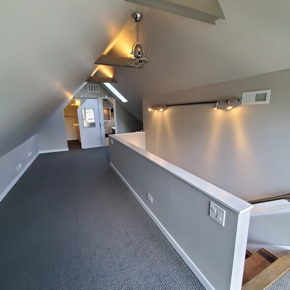 Building Photo - 4704 N Kennicott Ave