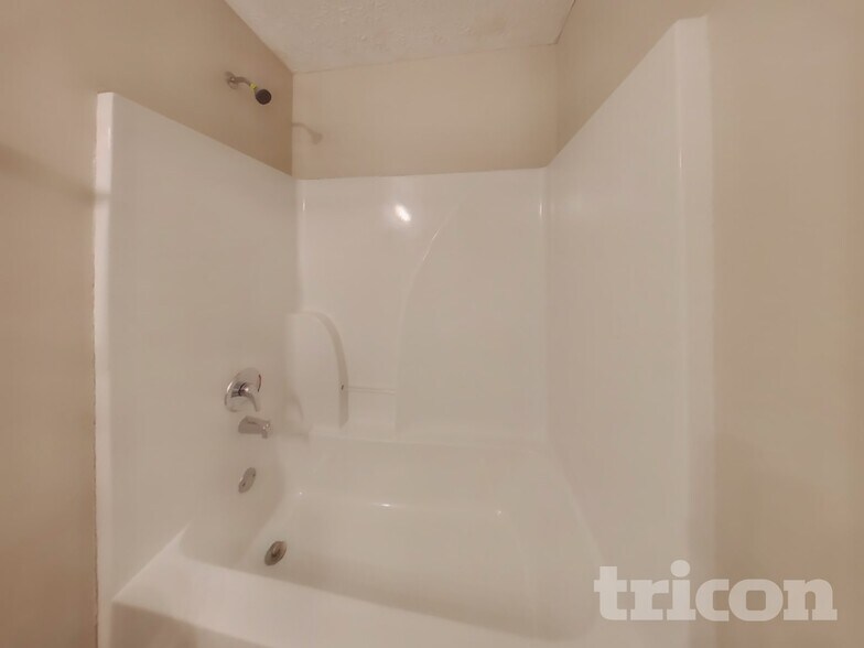 Building Photo - 4421 Gladewood Run