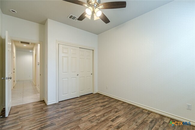 Building Photo - 124 Mary Max Cir