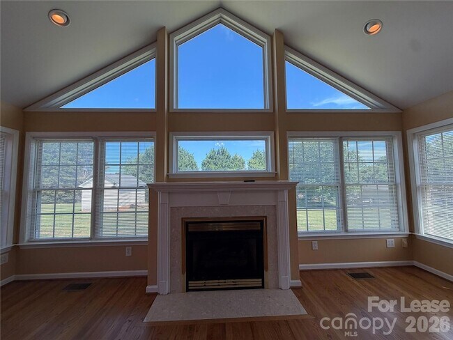 Building Photo - 236 Meadow Oaks Dr