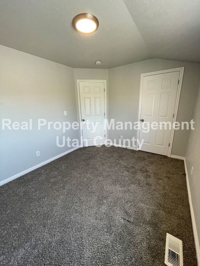 Building Photo - 2252 Harvest Moon Dr