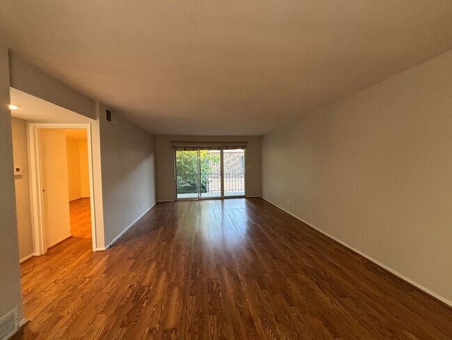 Building Photo - 5105 W 75th St