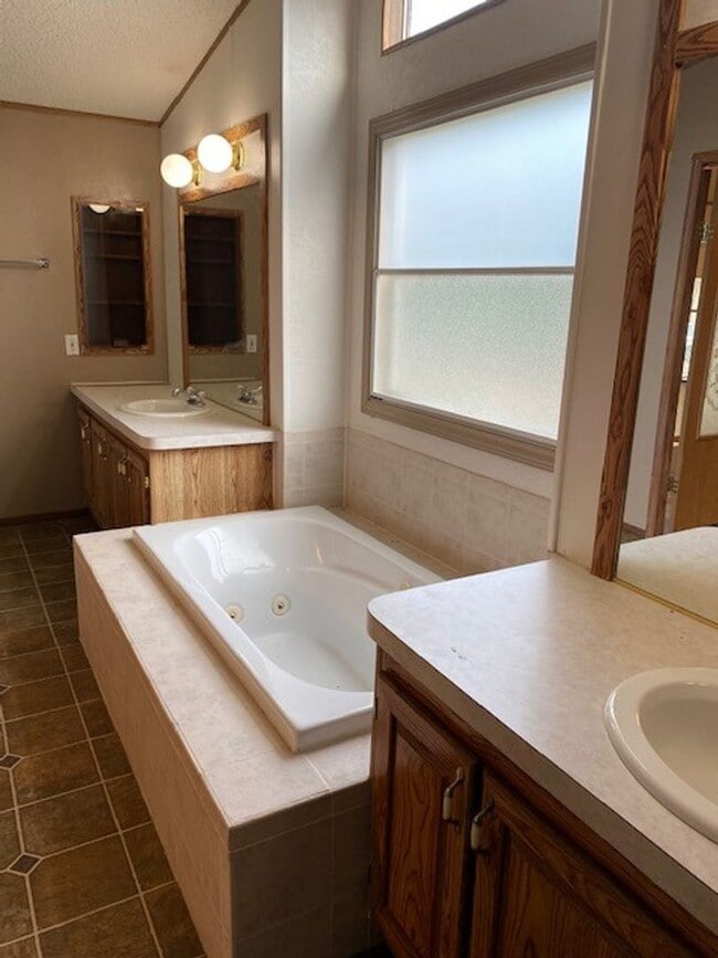 Building Photo - Quiet Idalou Home for Lease