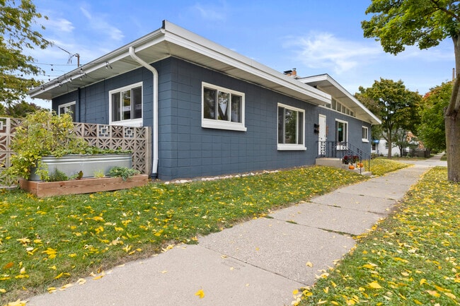 Building Photo - 426 E Ohio Ave