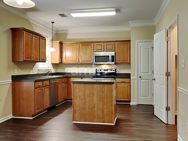 Building Photo - 832 Jennifer Lane