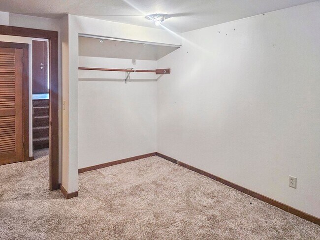 Building Photo - 525 N Blackhawk Blvd
