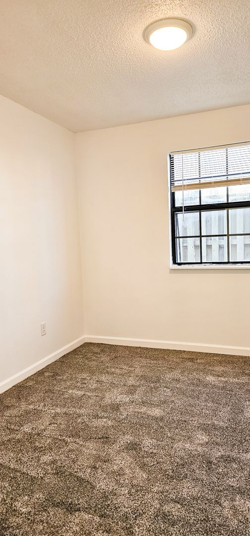 Building Photo - 1542 Diuguid Dr