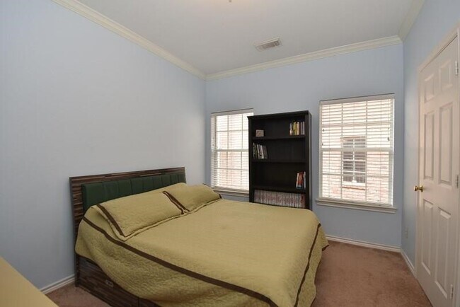 Building Photo - 6841 Staffordshire Blvd