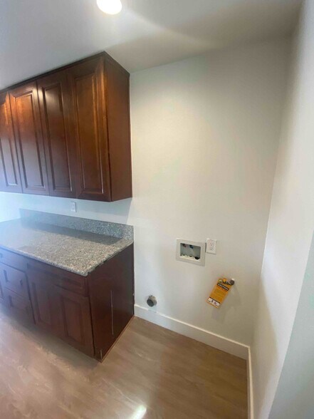 Building Photo - 730 S 46th St