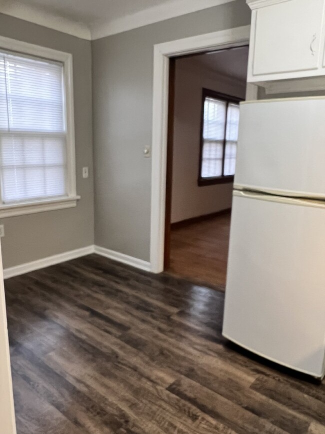 Building Photo - Spacious one bedroom West Toledo Apartment