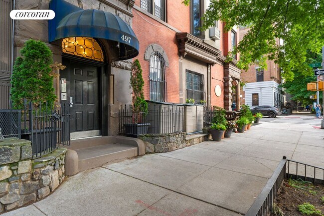 Building Photo - 497 6th Ave