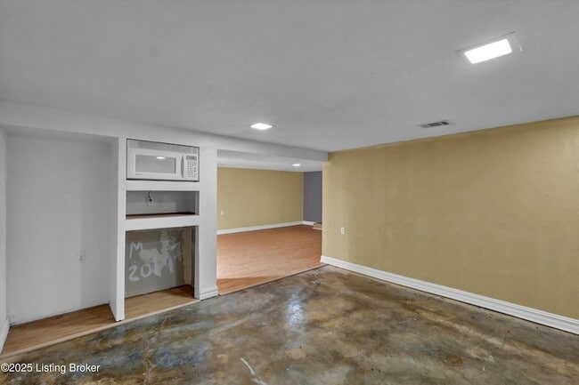 Building Photo - 7405 Ridan Way