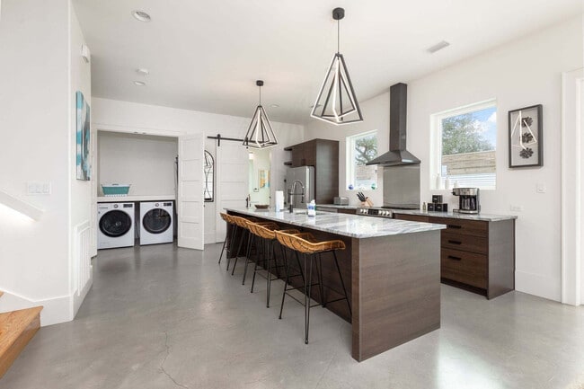 Building Photo - 218 George C Wallace Blvd