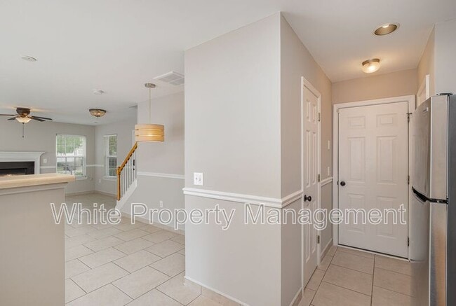 Building Photo - 9036 Meadowmont View Dr