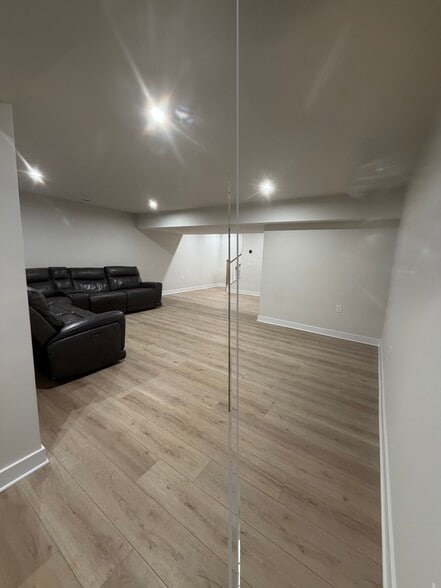 Building Photo - 951 Pemberley St