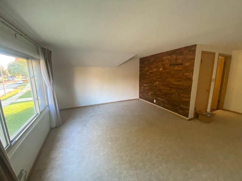 Building Photo - 3353 S 71st St