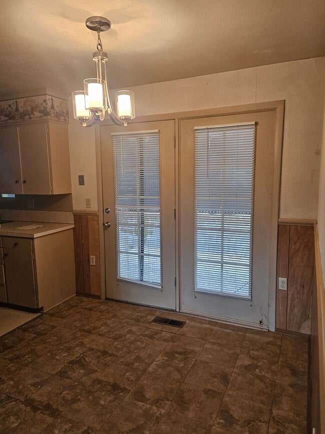 Building Photo - Single story