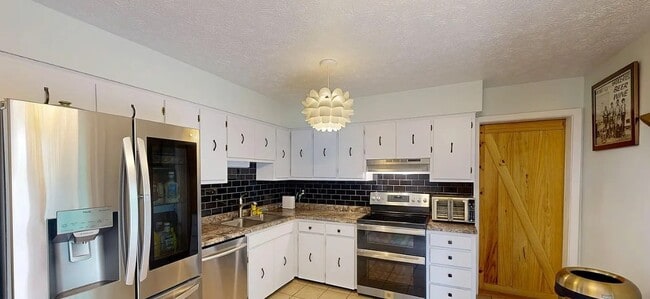 Building Photo - 22 King Arthur Pl