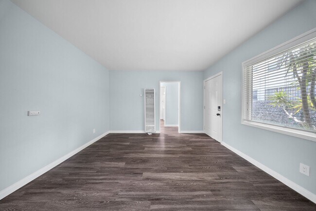 Interior Photo - 1577 Pine Avenue