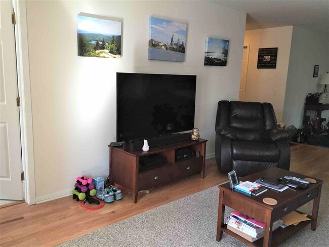 Building Photo - Live the Manayunk lifestyle you’ve been dr...