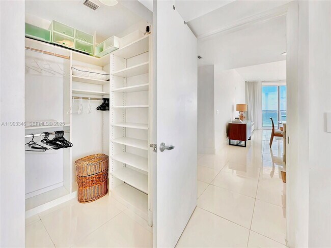 Building Photo - 6700 Indian Creek Dr