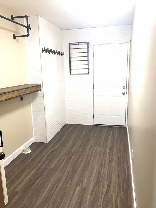 Building Photo - 4 Bedroom, 3 Bathroom House with Attached Double Car Garage