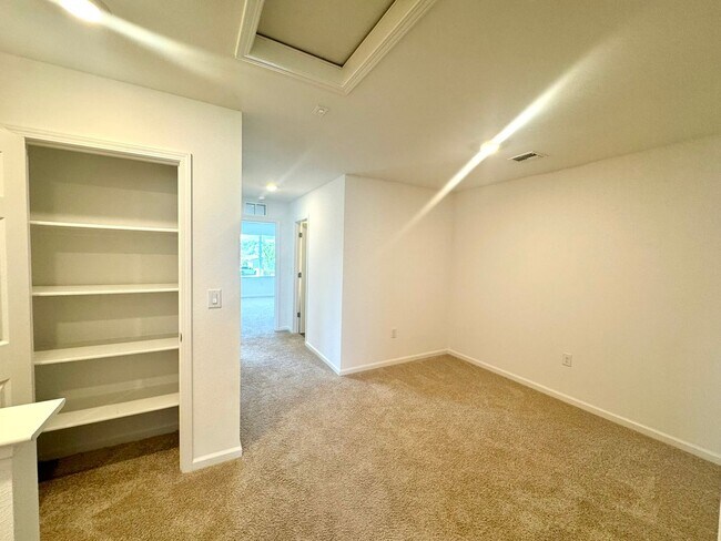 Building Photo - 401 Autumn Breeze Cir