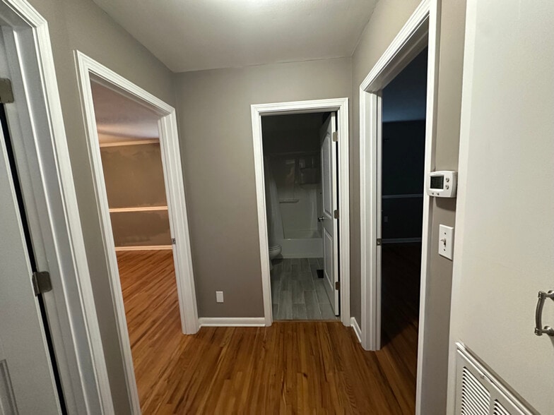 Building Photo - 718 Woodhill Dr