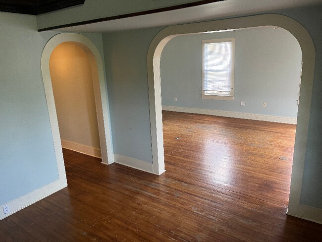 Building Photo - 5406 Laurent St