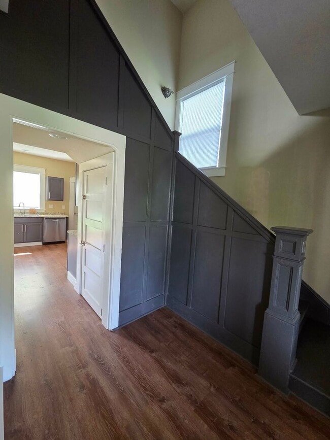 Building Photo - 5 Bedroom Home Corner Lot in N Portland