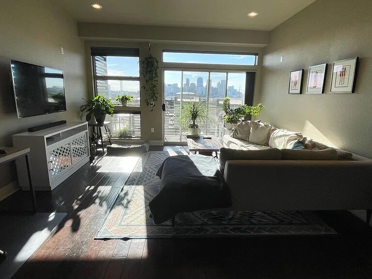 Building Photo - 2650 W Front Vw Crescent Dr