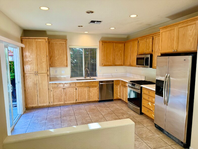 Building Photo - 2638 Gaines Ct