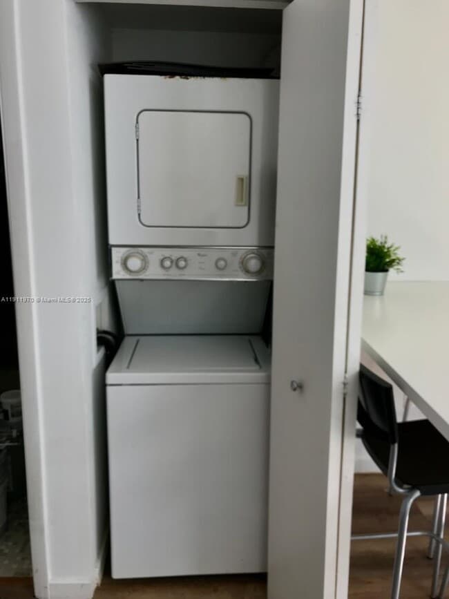 Building Photo - 719 Meridian Ave