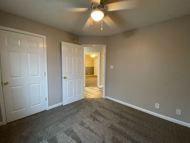 Building Photo - 3 Bed 2 Bath Amazing Home!