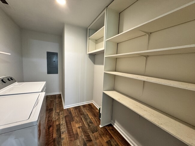 Building Photo - 510 Redwood Pl