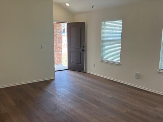 Building Photo - 302 Aaran Way