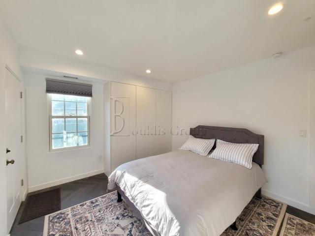 Building Photo - 3 bedroom in ASTORIA NY 11103