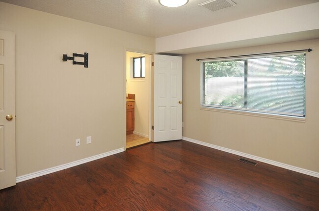 Building Photo - 1179 E 2450 N