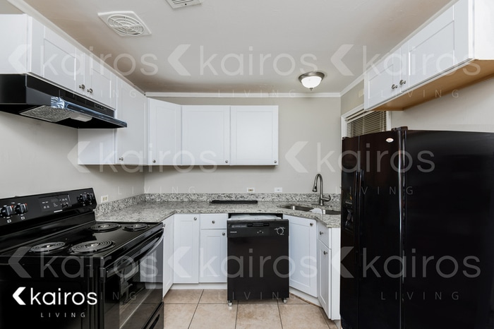 Building Photo - 2106 Skylark Dr