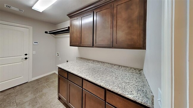 Building Photo - 5720 St James Pl